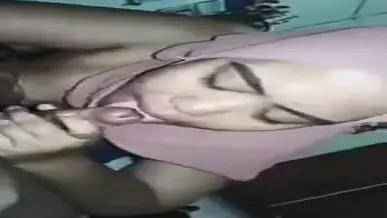 Jilbab Pink Rakus Kulum Mainan Gede Tanpa Ampun