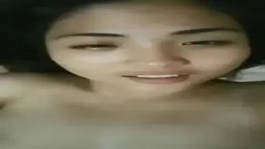 Kemesraan Sejoli Kekasih Manja Di Peraduan