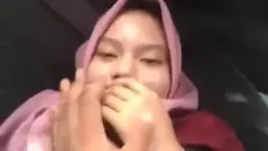 Ukhti Hijab Pink Cantik Pasrah Goyang Atas